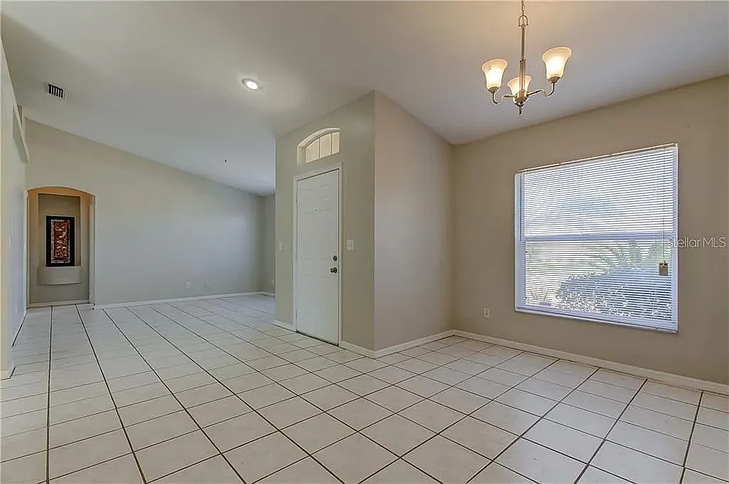 5 bed, 2085 sqft, $2,650 — Photo 3