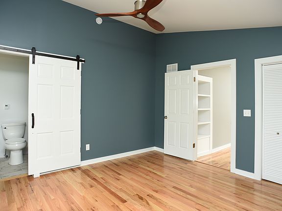 MBR with vaulted ceiling