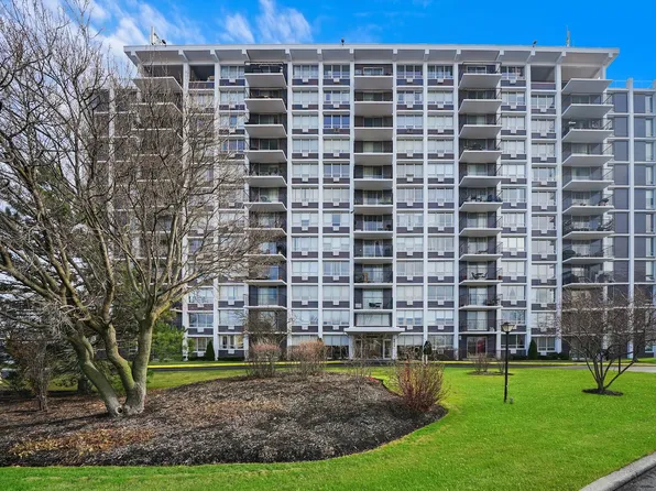 8815 W Golf Rd APT 11I, Niles, IL 60714