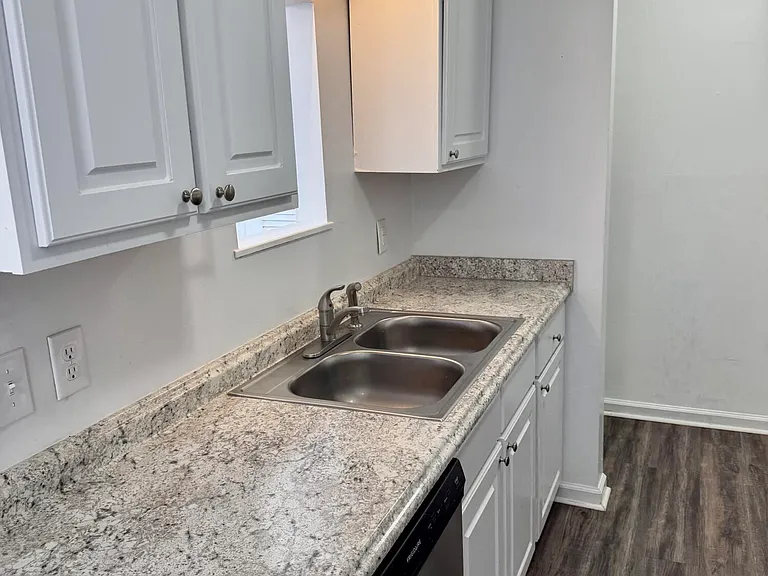 1291 Park West Dr #2 — Photo 6