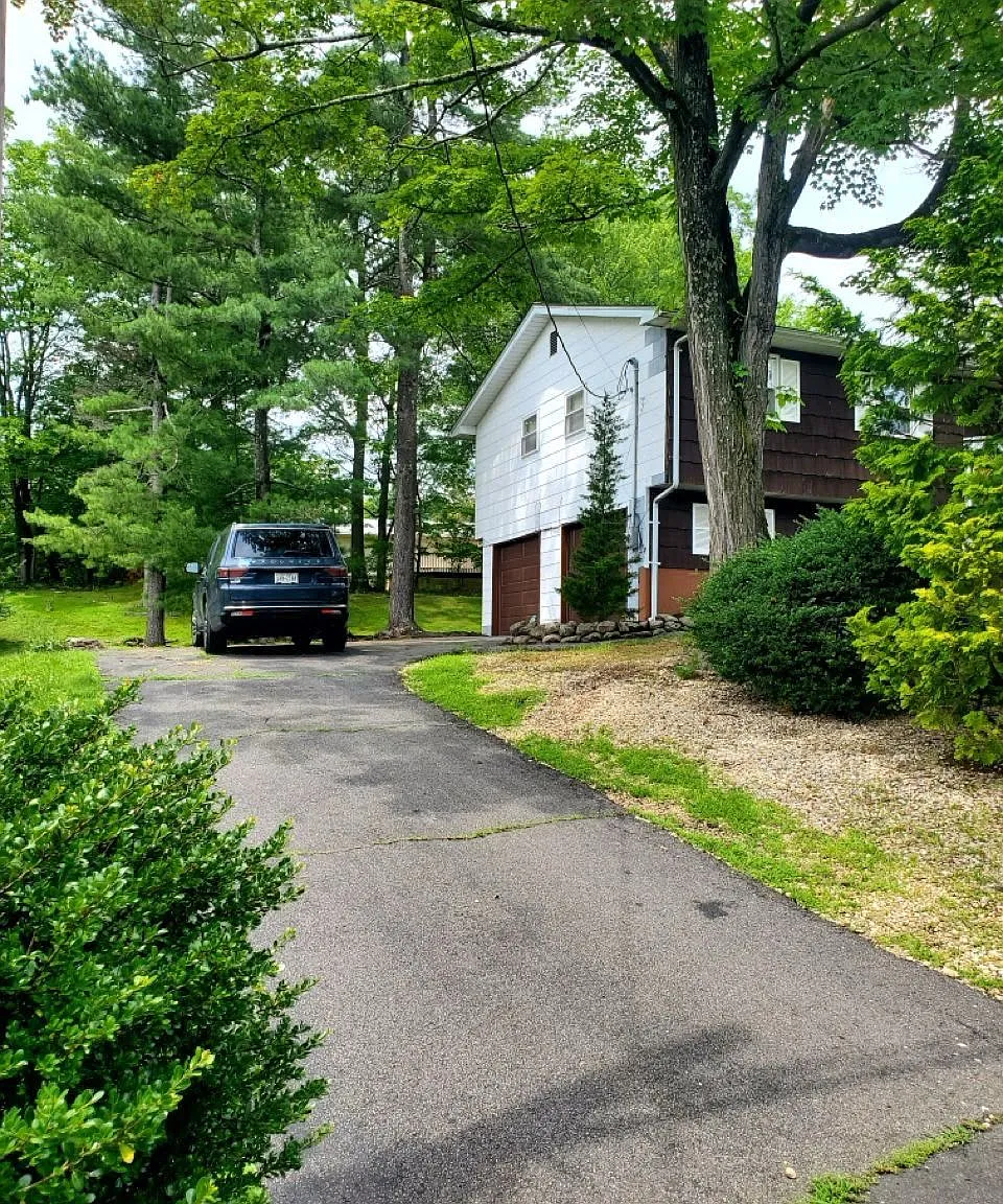 4 bed, 1894 sqft, $4,300 — Photo 3