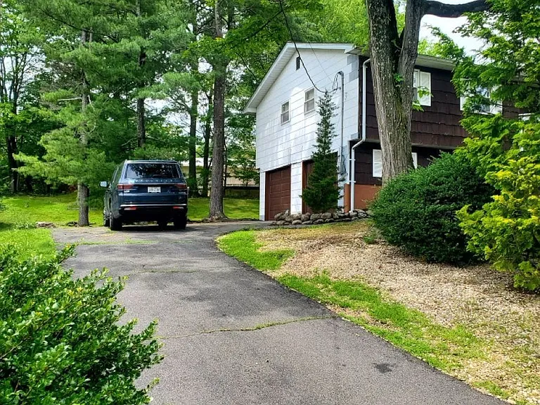 8 Gerardine Pl — Photo 3