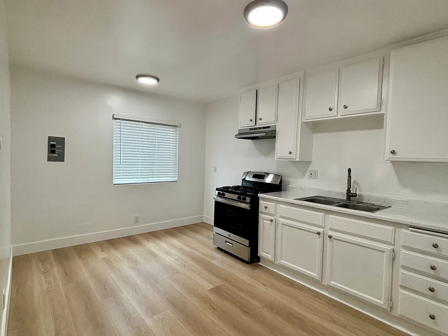 Clara Town Home Apartments — Photo 4