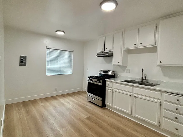 Clara Town Home Apartments — Photo 4