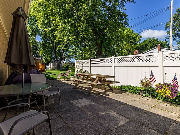 4th image of 3135 Roseanne Ln