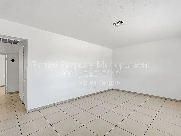 6701 N 33rd Ave — Photo 13