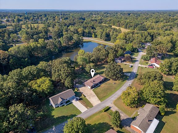 5th image of 550 Lakeview Cir