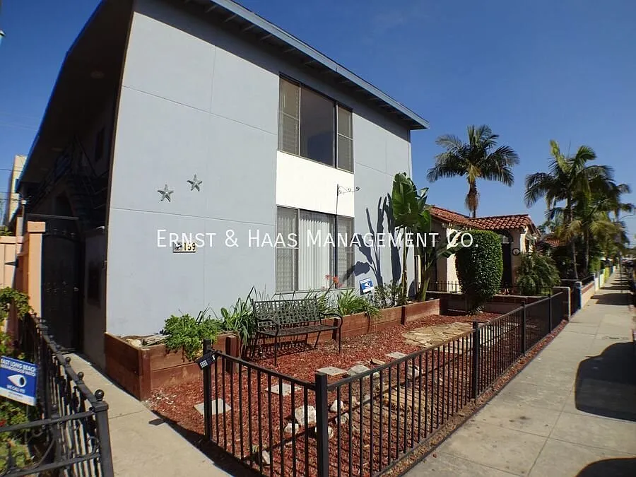 159 Roycroft Ave #4
