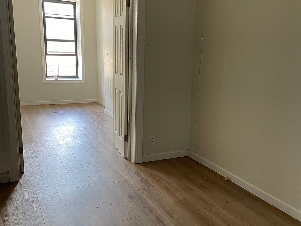 2nd image of 475 Willis Ave #Na