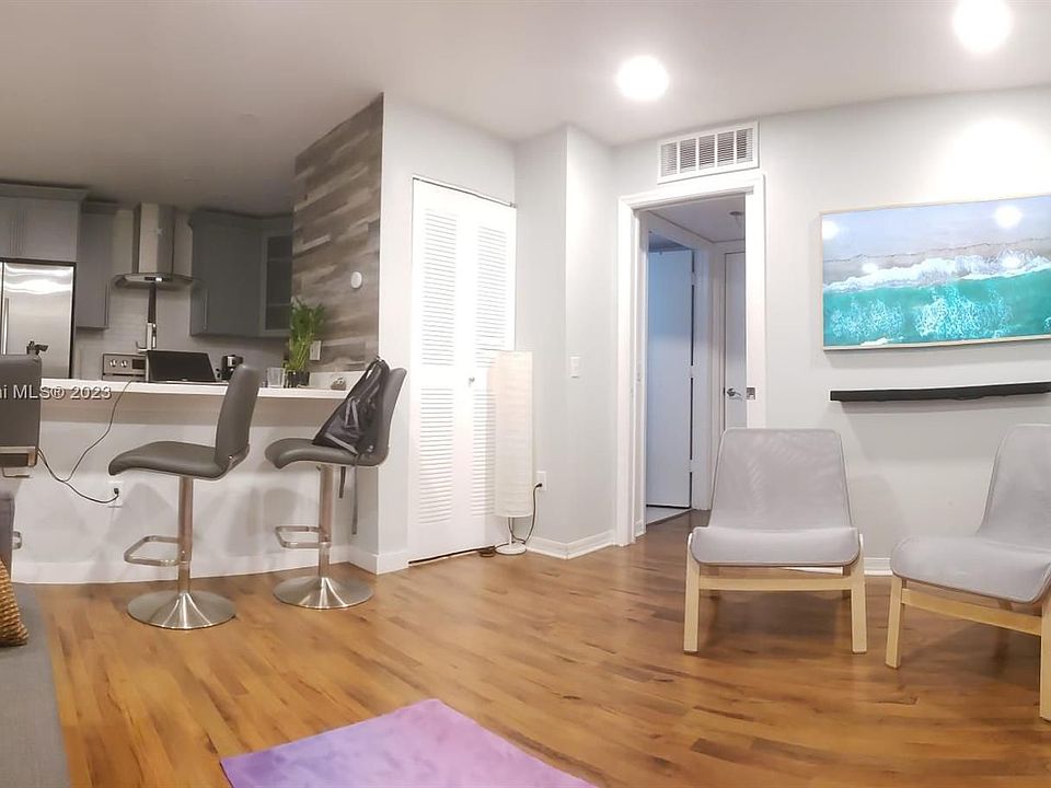 1st image of 410 S Park Rd #1210