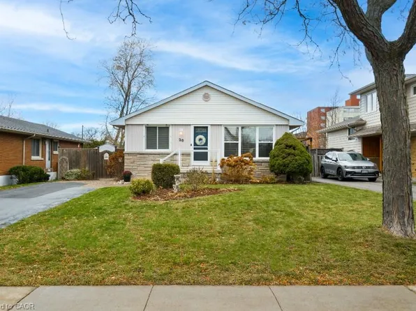 20 Cardinal Dr, Hamilton, ON L9A 4H4