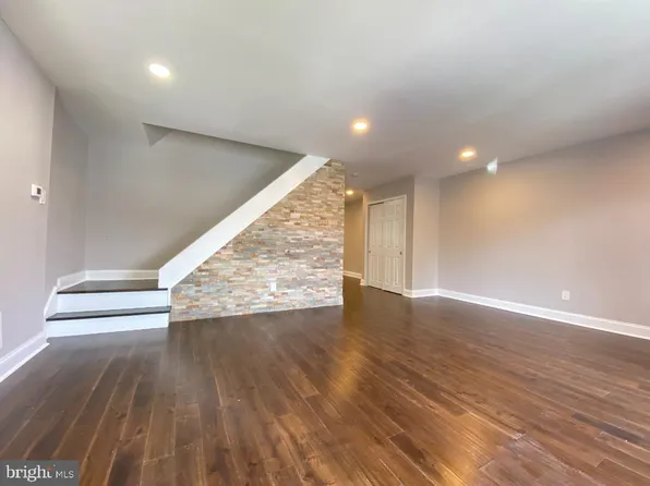 12484 Sweet Briar Rd, Philadelphia, PA 19154