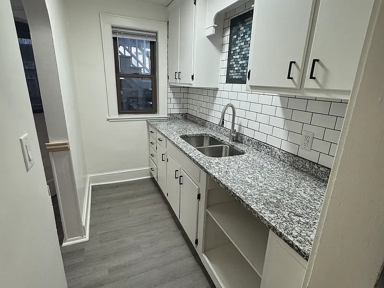 35 Rapallo Ave #3E — Photo 22