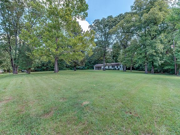 3rd image of 961 Garrison Dr