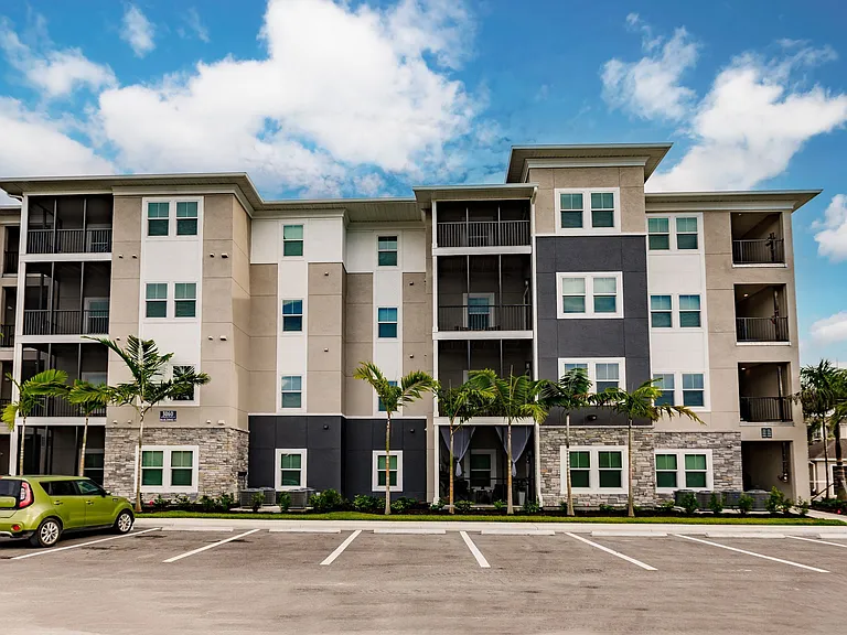 Vantage Apartments — Photo 19