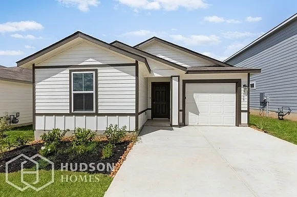 3 bed, 2.0 bath, 1180 sqft, $1,425 — Photo 1