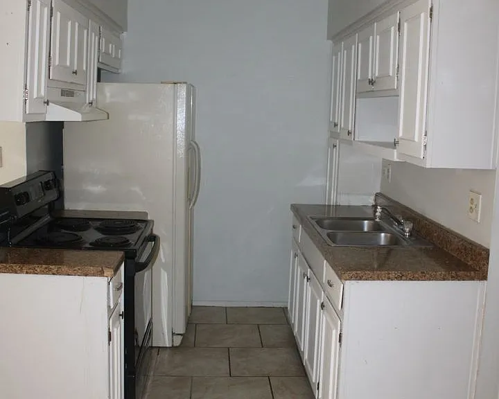 3905 Flory Ave #10 — Photo 8