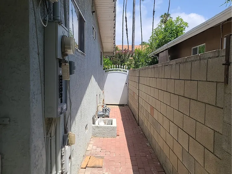 20340 Sherman Way — Photo 34