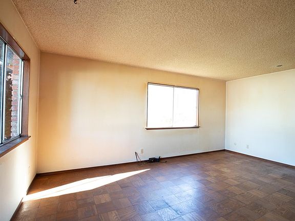 4th image of 2640 Tipperary Ave