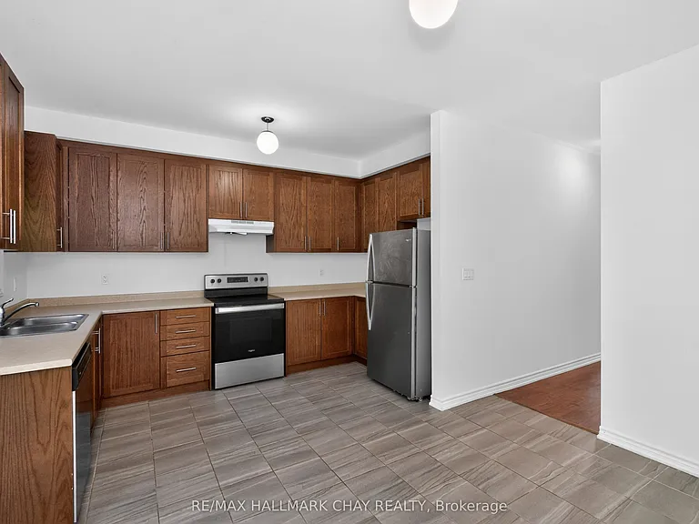 38 Milson Cres — Photo 7