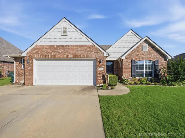 9001 N 156th East Pl, Owasso, OK 74055