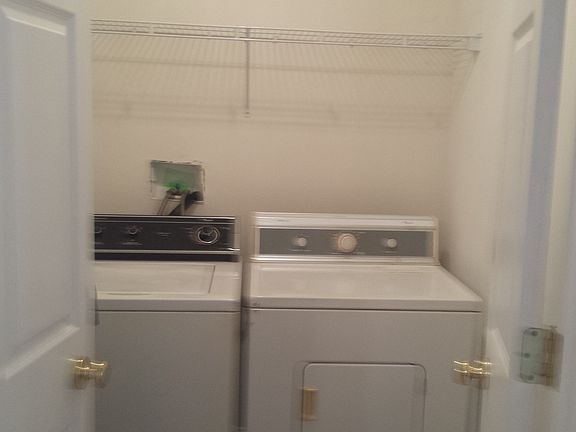 Laundry Room w/washer/dryer