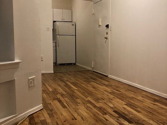 2nd image of 239 E 28th St #3B