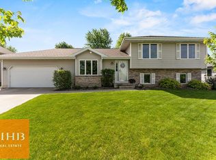 419 Old Indian Trl, Deforest, WI 53532