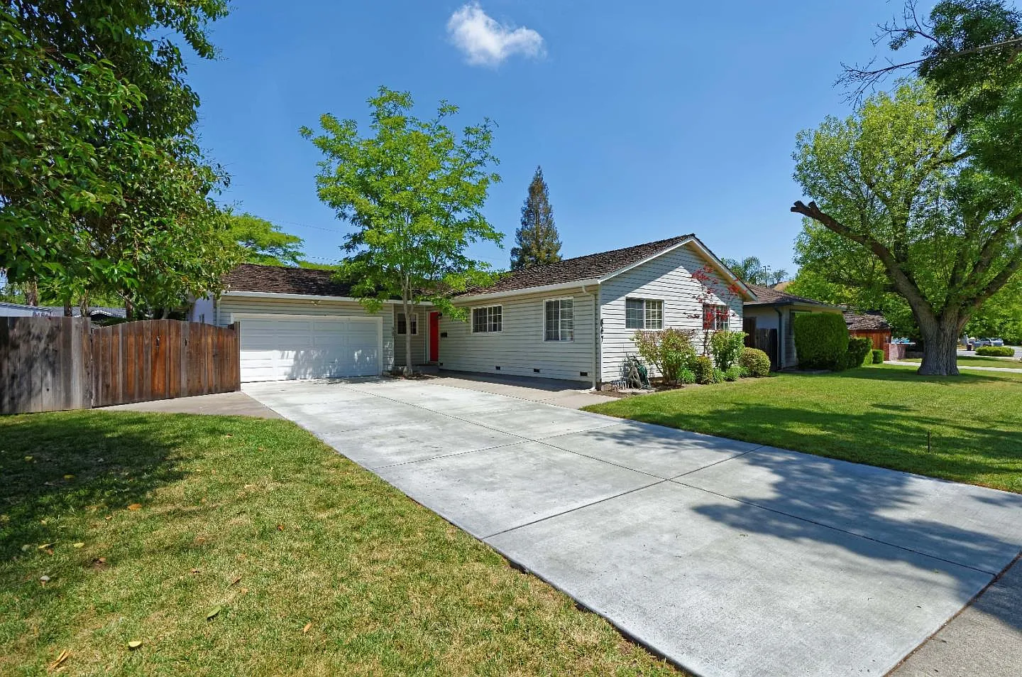 867 Hummingbird Dr photo 1
