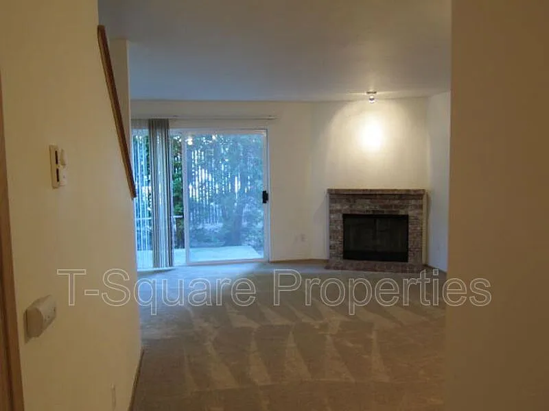 2 bed, 1.5 bath, 1050 sqft, $2,495 — Photo 2