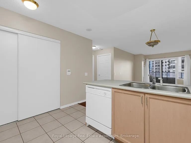 25 Kingsbridge Garden Cir #622 — Photo 5