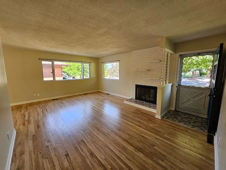 3617 Leeds Ln — Photo 6