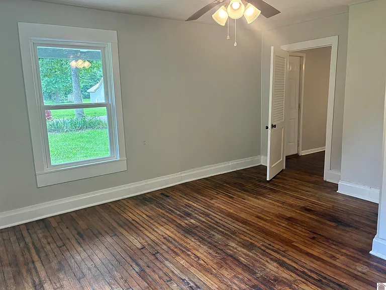 1207 Markham Ave — Photo 13