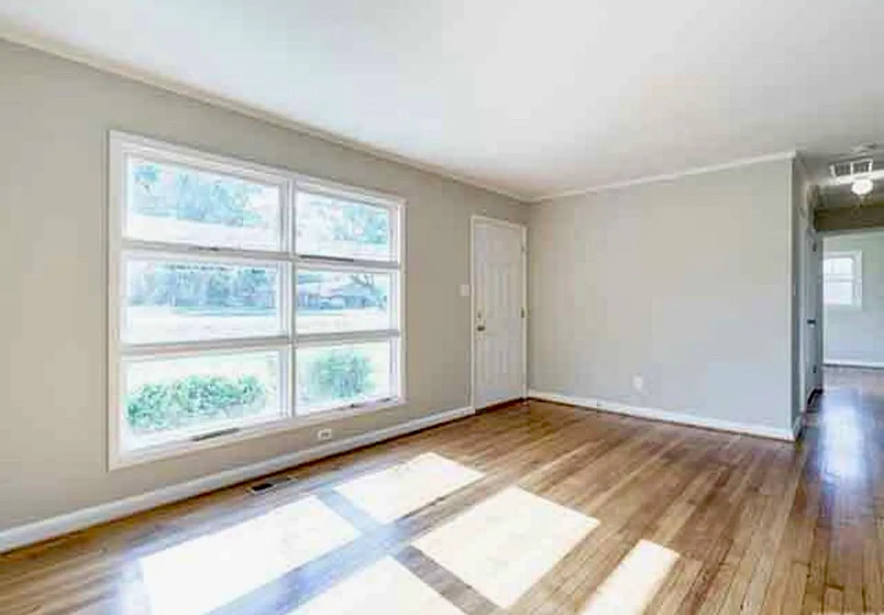 3 bed, 1000 sqft, $1,800 — Photo 3