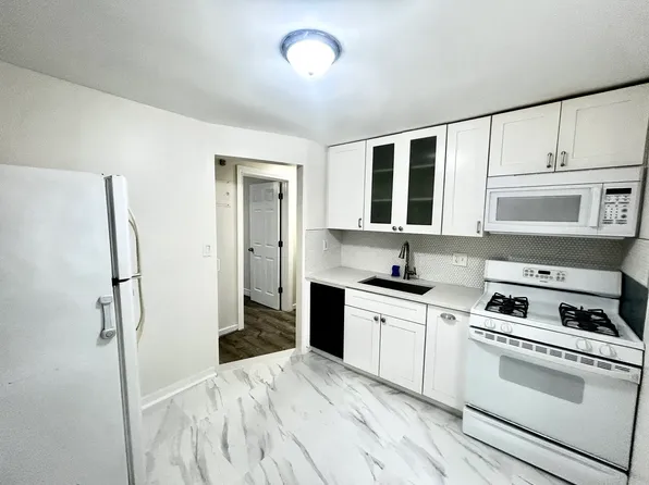1078 E Main St APT 2, Stamford, CT 06902