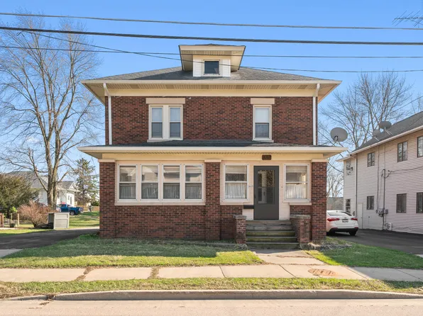 449 W Lincoln Ave, Hinckley, IL 60520