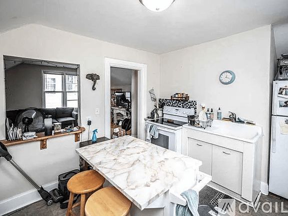 3rd image of 1911 Jackson St NE #2