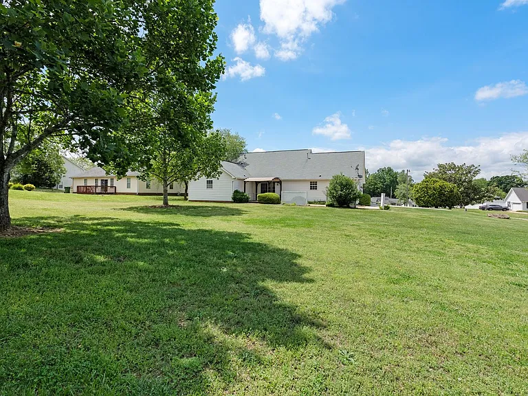 124 Cornelson Dr — Photo 31