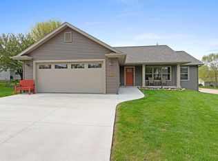 8 Mulberry Ct, Shawano, WI 54166