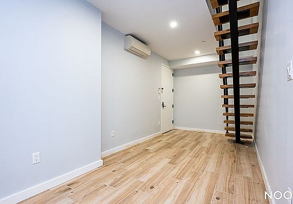 4th image of 2913 Snyder Ave #1C