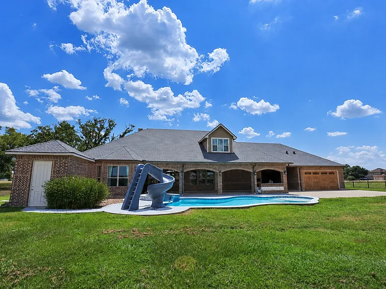 527 Lily Ln — Photo 9