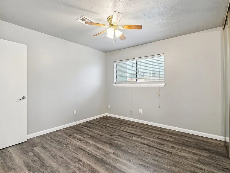 2721 Indian Creek Blvd — Photo 8