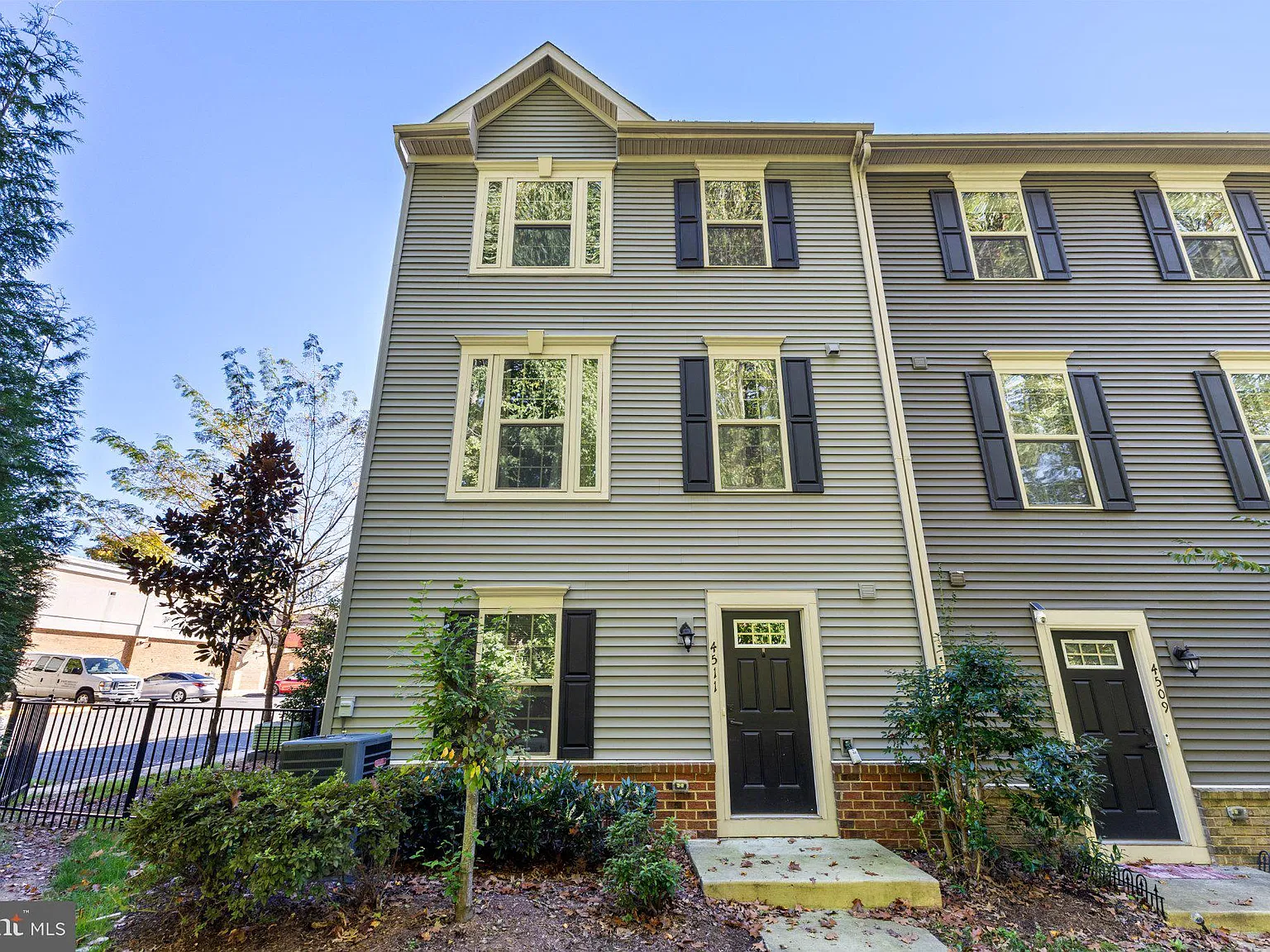 4 bed, 5.0 bath, 1873 sqft, $3,800 — Photo 1