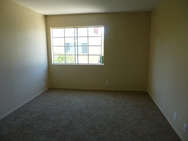 2435 Country Ln — Photo 11