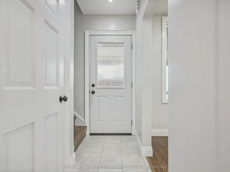 21 Holbrooke Ave — Photo 2