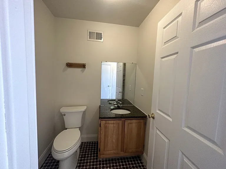 52 Victoria Dr — Photo 13