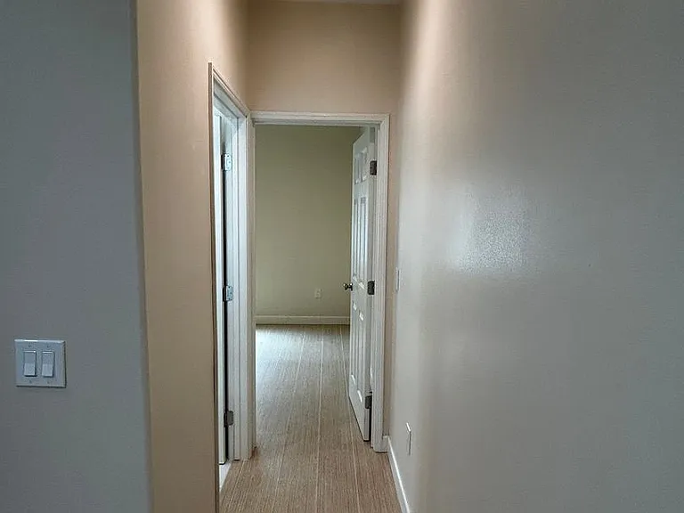 306 N Pine St #1/2 — Photo 8