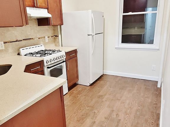 4th image of 25-25 Steinway St #2CC