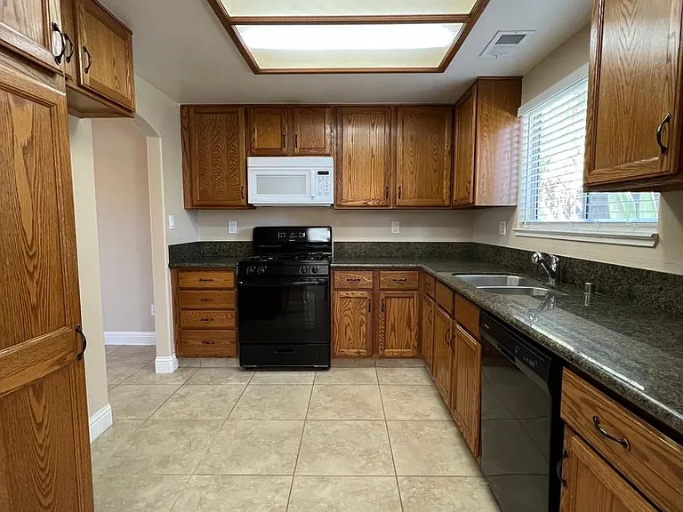 5504 Pine Canyon Dr — Photo 4