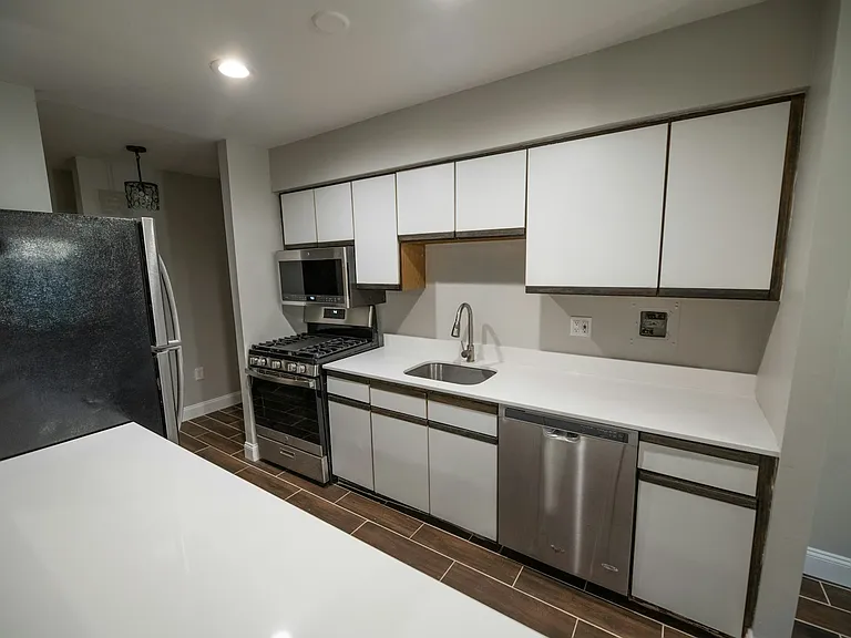 1605 Summit Point — Photo 4